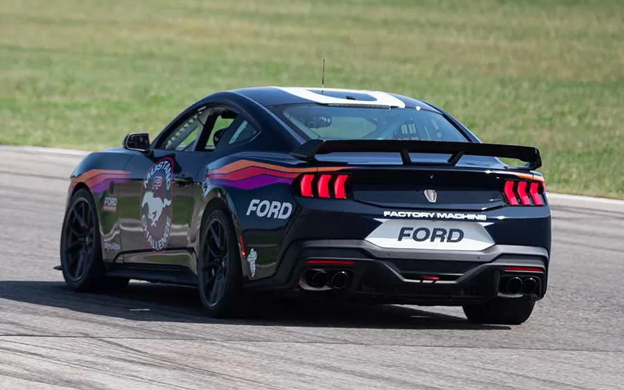 Ford Performance apresenta o Mustang Dark Horse R para competição na nova série Mustang Challenge da IMSA