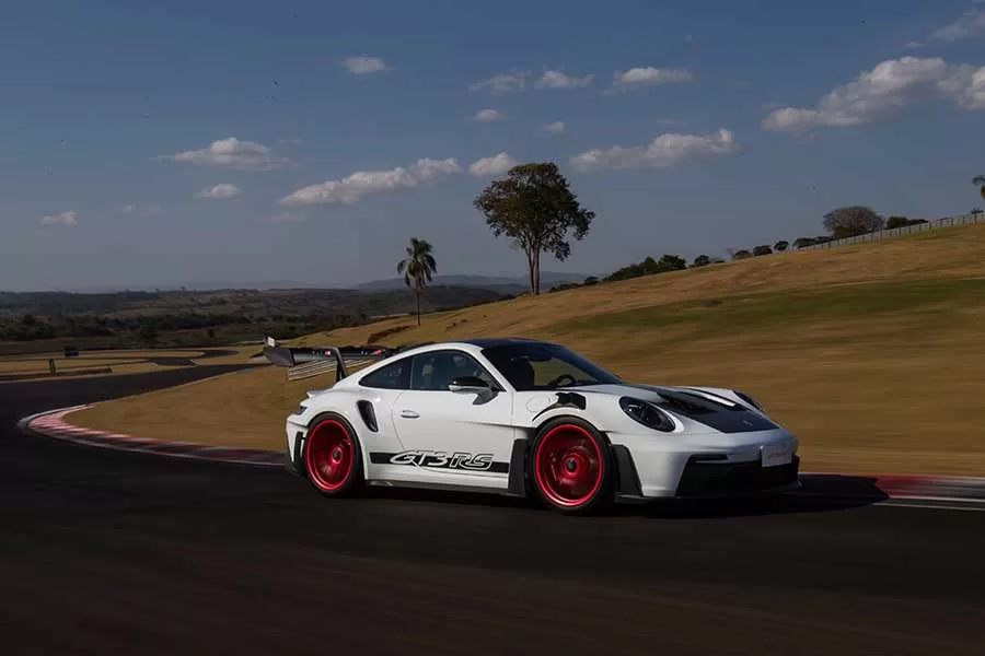 Novo Porsche 911 GT3 RS chega ao Brasil; confira preço e fotos