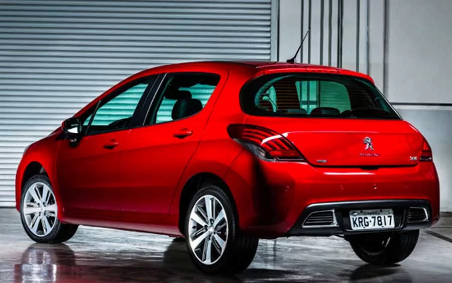 O Peugeot 308, um hatch médio conhecido por sua versatilidade e desempenho, pode ser uma alternativa interessante para quem procura por um carro com bom custo-benefício.