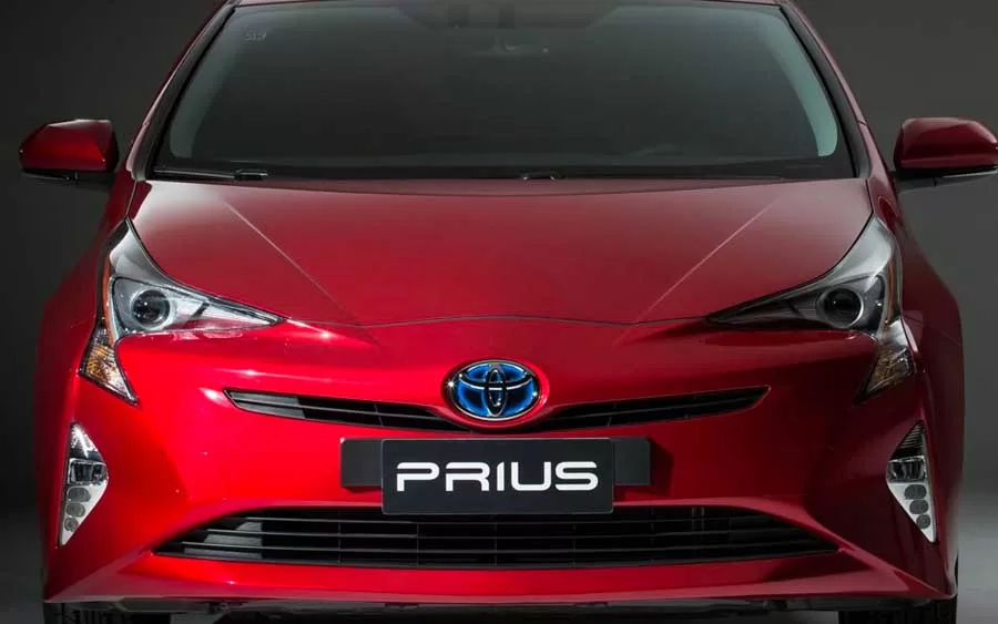 O Toyota Prius 1.8 2018 se posiciona como um notável exemplo de integração entre tecnologia avançada e responsabilidade sustentável.