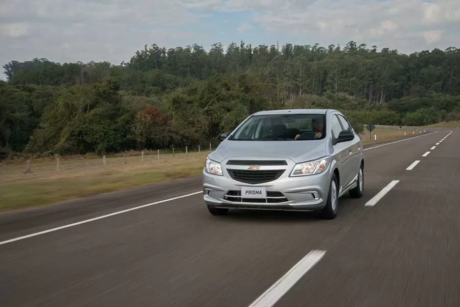 Além de sua aparência atraente, o design do Chevrolet Prisma Joy 1.0 2019 incorpora elementos que vão além da estética, visando melhorar a funcionalidade e a experiência do motorista.