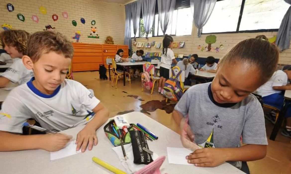 Governo publica regras para adesão para a escola em tempo integral