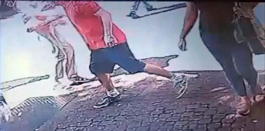 Momento quando Marília de Carvalho é empurrada