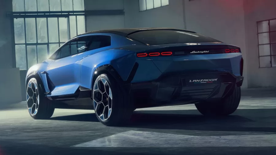 Apresentando um perfil que evoca um estilo de crossover, com inspirações derivadas do icônico Urus, este modelo de quatro lugares está programado para chegar ao mercado em 2028.