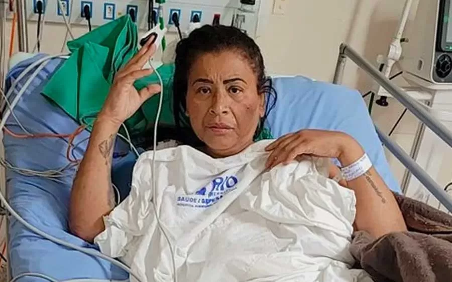 MC Katia, logo após a amputação da perna