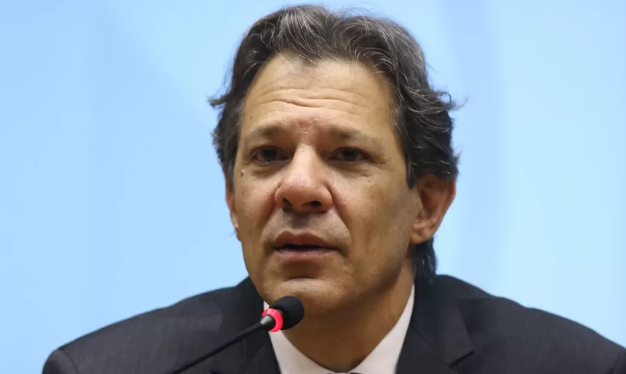 Governo busca equilíbrio entre consumidores e comércio na solução para rotativo do cartão de crédito