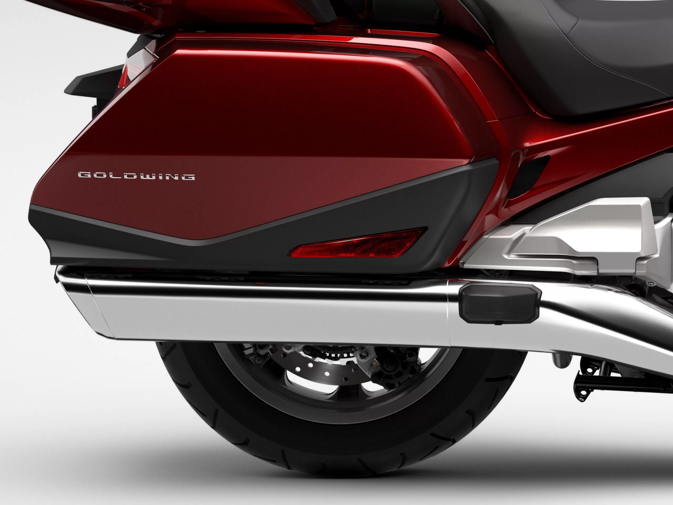 Não há fronteiras que não possam ser cruzadas com a Honda Gold Wing 2024, uma máquina que quebra barreiras e eleva o nível de aventura.