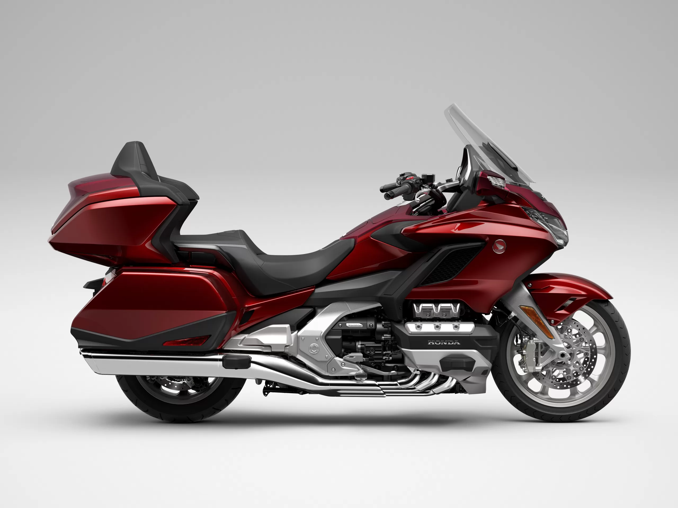 A Honda Gold Wing 2024 redefine o conceito de luxo sobre duas rodas, proporcionando uma experiência de pilotagem inigualável.