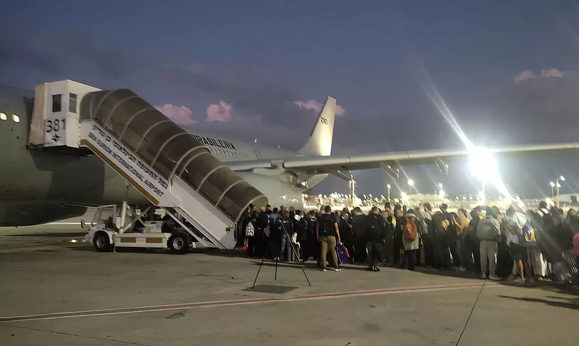 Repatriação de Brasileiros: Nova Chegada de Israel ao Rio de Janeiro (FAB)