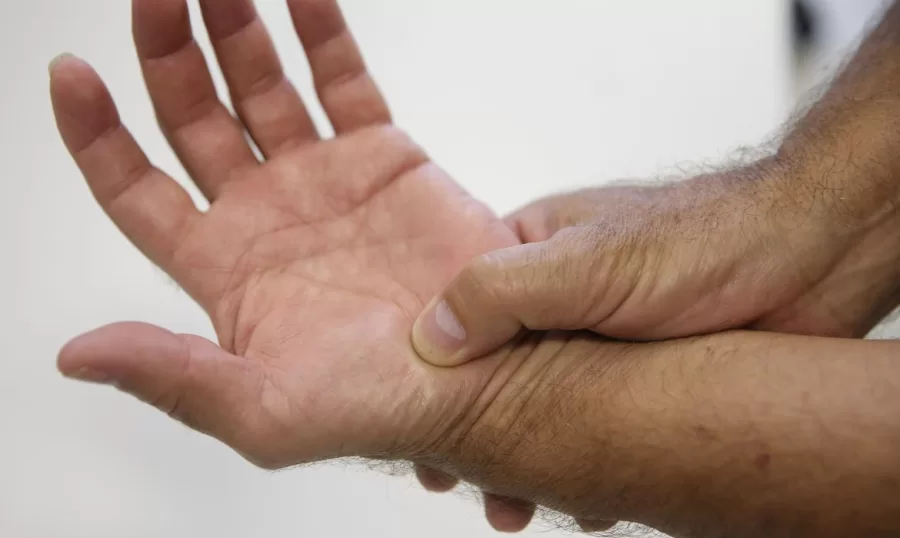 Sintomas de reumatismo são sentidos por milhões de brasileiros
