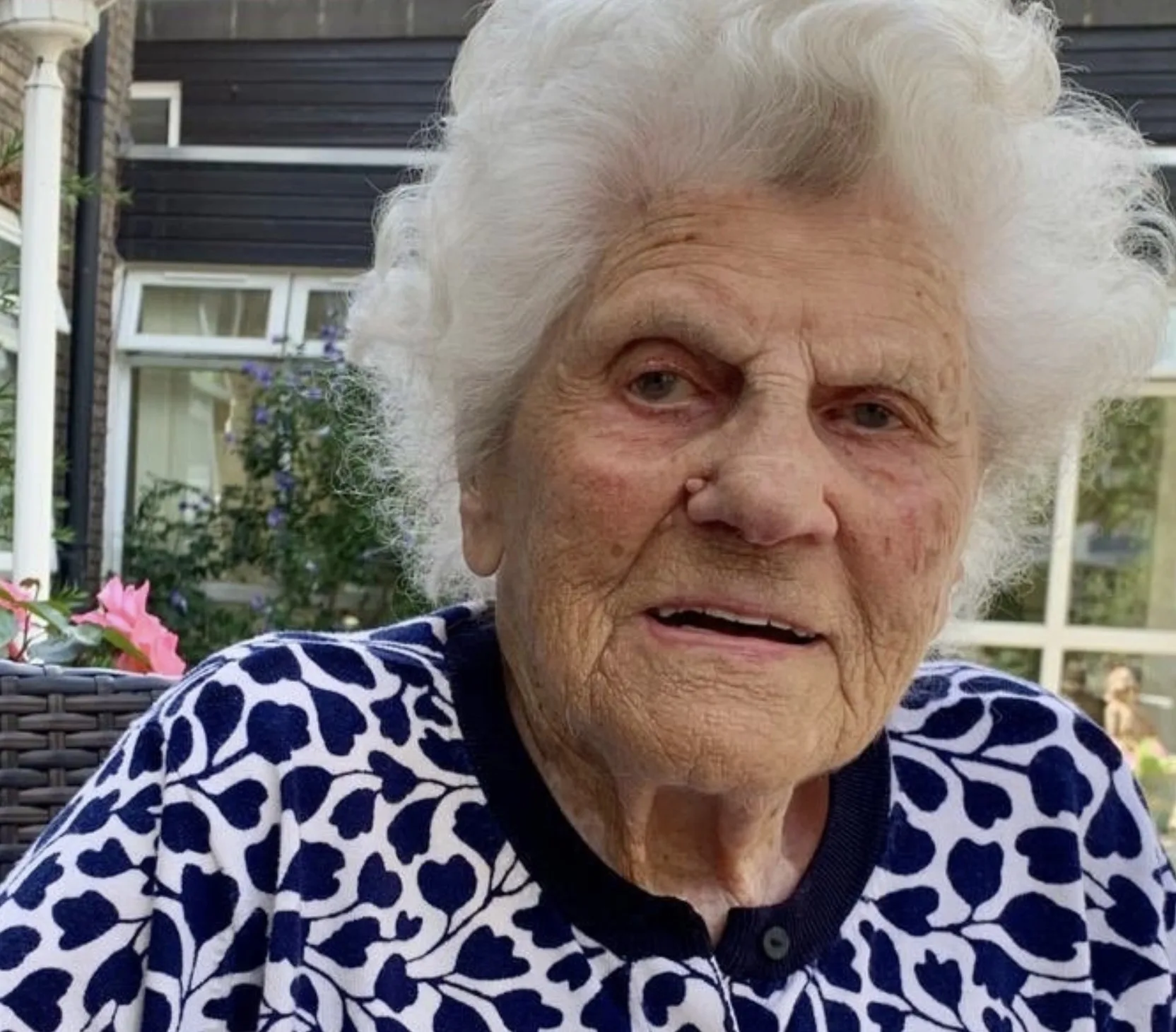 Após sua morte, o título passou à britânica Ethel Caterham, de 115 anos. O Brasil ainda mantém destaque com João Marinho, homem mais velho do mundo, com 112 anos.