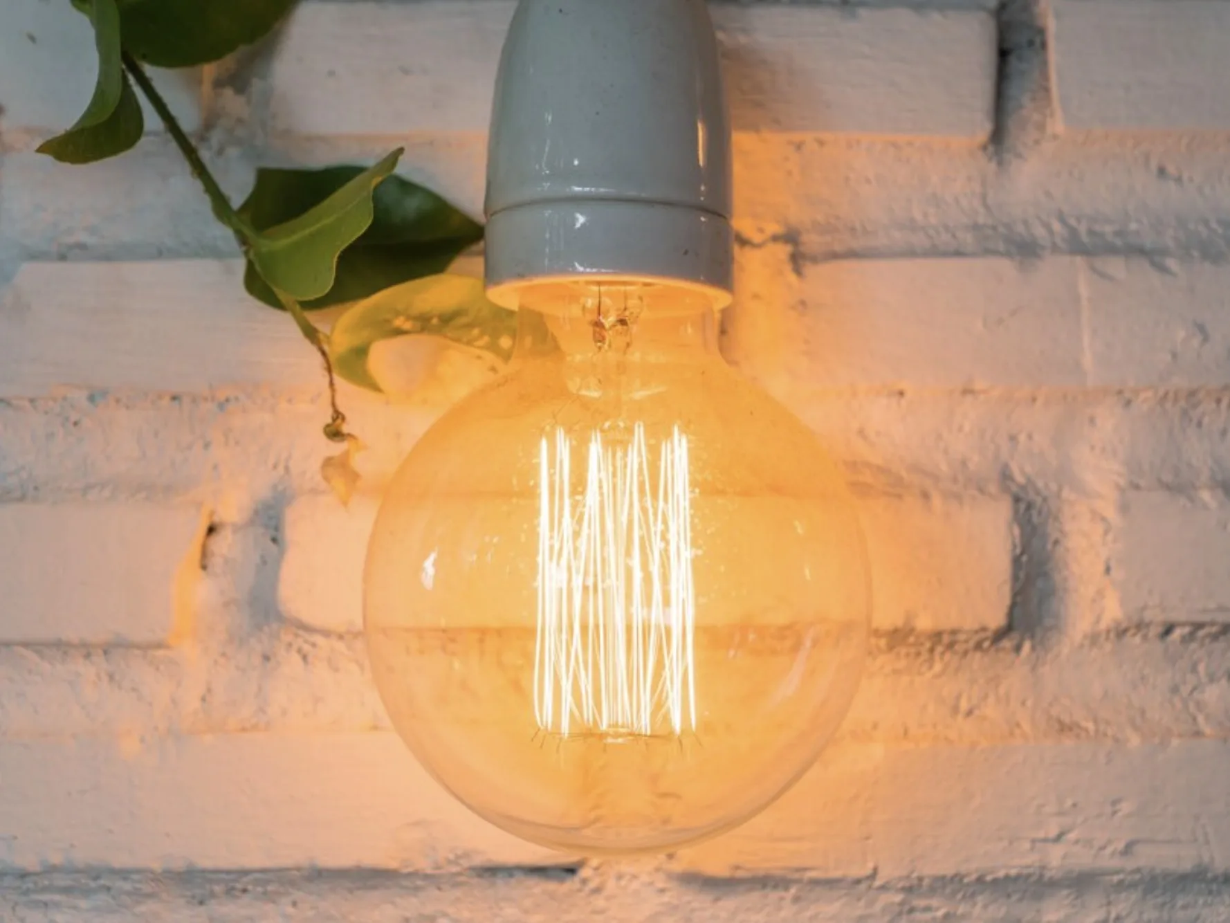 Um apagão deixou parte da Europa no escuro! Trens pararam, aeroportos fecharam e o trânsito virou um caos em Lisboa e Madri na tarde desta segunda-feira.