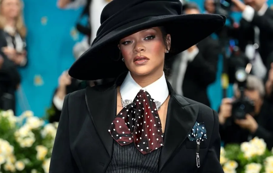 Rihanna revela gravidez, alfaiataria negra ganha protagonismo e Met Gala 2025 se torna histórico
