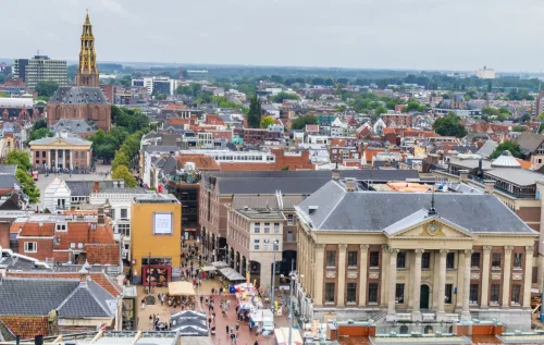 Fica a 67 km de São Paulo e tem pouco mais de 150 mil moradores. Uma cidade onde andar na rua à noite não causa medo.