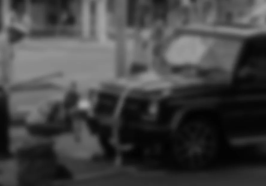 O centro de Stuttgart viveu momentos de terror nesta sexta (2), quando um SUV invadiu uma área de pedestres movimentada, atropelando várias pessoas.