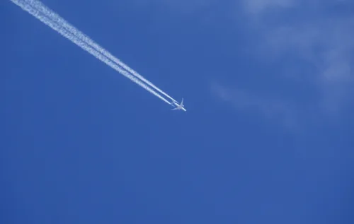 Voava a mais de 2.000 km/h, cruzava o Atlântico em 3h30 e servia caviar a bordo. Mas mesmo com toda essa tecnologia, algo deu muito errado - repodução / canva