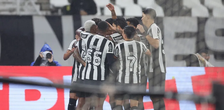 Veja os melhores momentos: Botafogo 4 x 0 Internacional, com golaços e domínio no Nilton Santos, pela 8ª rodada do Brasileirão