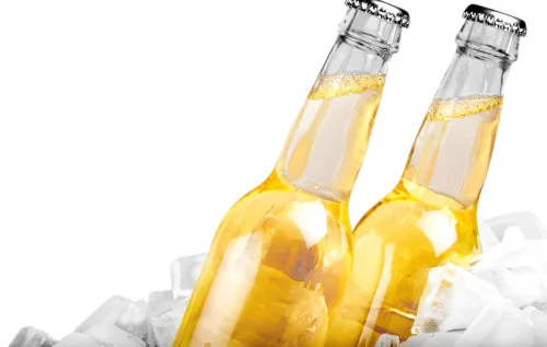 Mesmo com rótulo “sem álcool”, cervejas podem conter até 0,5% de teor alcoólico, o suficiente para ativar o bafômetro e gerar punições previstas na Lei Seca - reprodução / canva