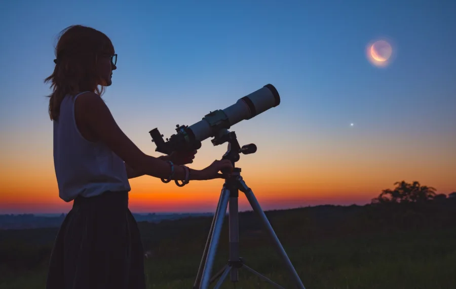 Céu de maio de 2025 terá meteoros do cometa Halley, Lua das Flores e conjunções planetárias