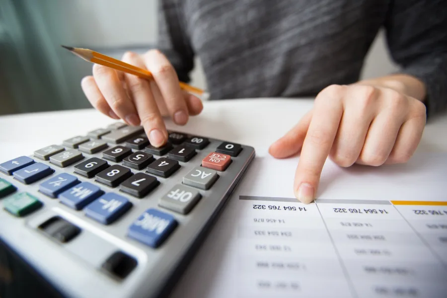 Copom eleva a Taxa Selic a 14,75% e sinaliza persistência no aperto monetário
