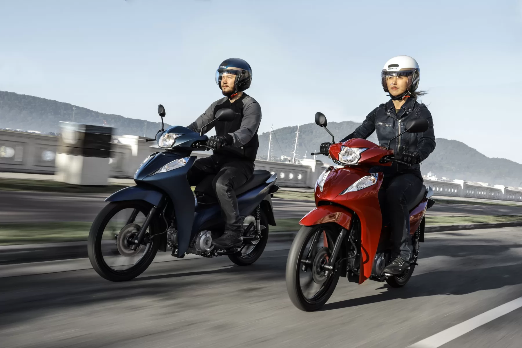 A linha 2025 da Honda Biz marca o fim da versão 110i e a chegada de um novo motor 125, com melhorias no desempenho, consumo e estrutura para uso urbano diário com mais eficiência.