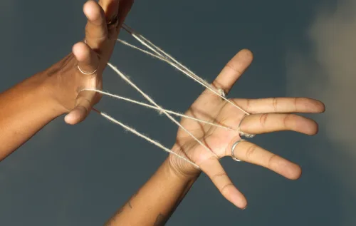 Teorias como caos, mecânica quântica e mente emergente tentam defender a liberdade… mas nenhuma convence totalmente - reprodução / canva