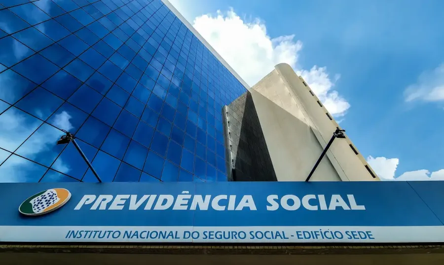 INSS suspende todos os descontos de consignado por ordem do TCU após escândalo de fraudes