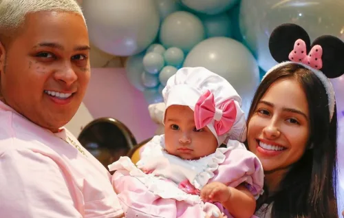 Giovanna Roque surpreendeu os seguidores ao anunciar o fim do namoro com MC Ryan SP. A influenciadora soltou o verbo e não poupou críticas ao ex - reprodução instagram / @giroquue 