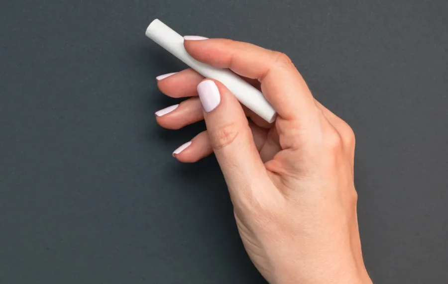 Unhas para professoras: 5 estilos discretos, duráveis e ideais para o ambiente escolar