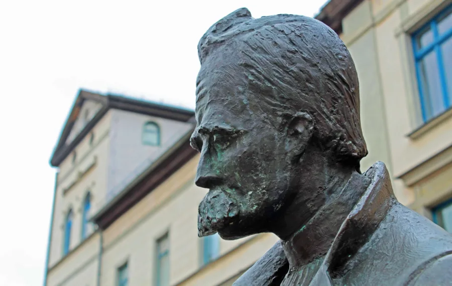 Nietzsche x A Loucura: o colapso do filósofo diante do abismo e o mistério por trás de sua mente