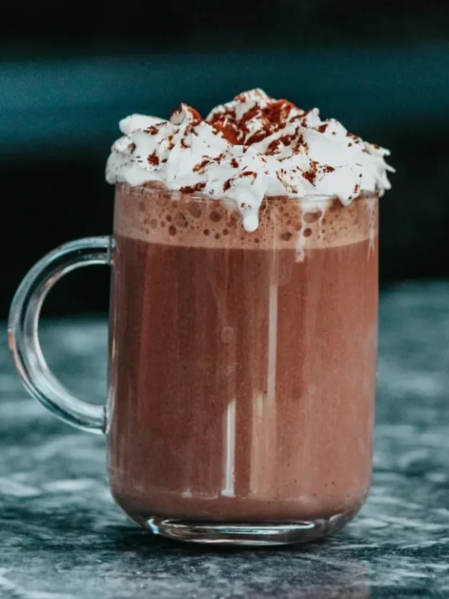 Técnicas práticas para deixar o chocolate quente mais encorpado