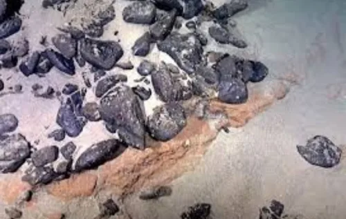 Pesquisadores da USP comprovam que a Elevação é um fragmento da crosta continental, com rochas de até 2 bilhões de anos e registros de quando já foi uma ilha emersa.