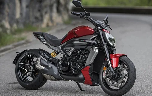 A Ducati apresenta a nova XDiavel V4 com motor Granturismo de 1.158 cc, capaz de entregar 168 cv e 126 Nm, prometendo desempenho superior entre as motocicletas cruiser.
