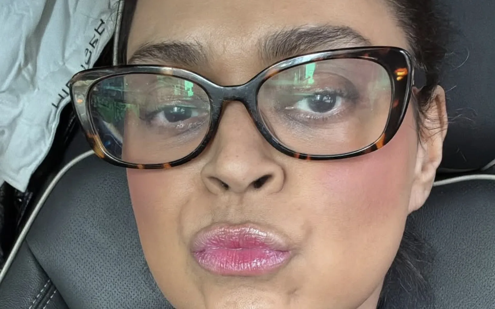 Preta Gil, um ícone cultural, faleceu aos 50 anos após lutar contra o câncer colorretal. Seu legado de resistência e ativismo foi fundamental para a sociedade brasileira.