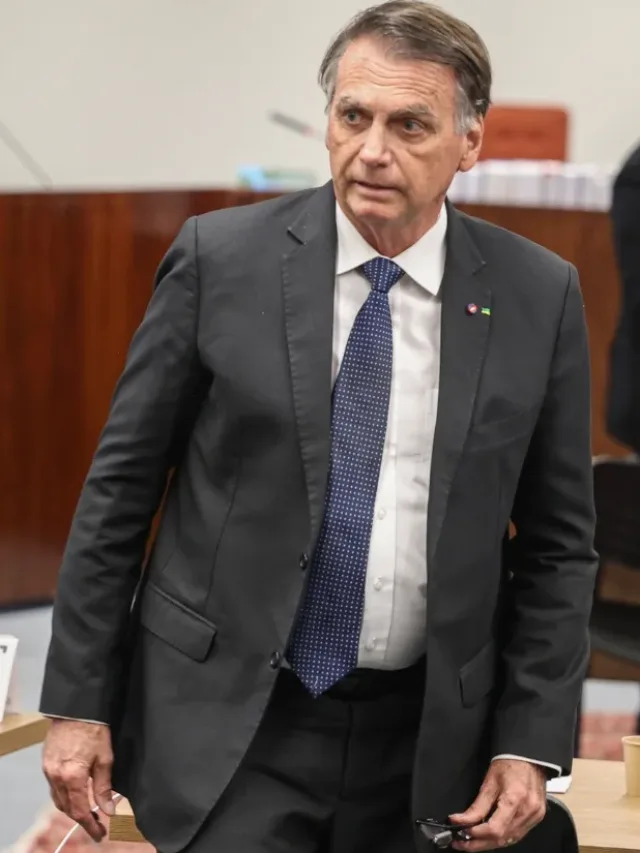 Bolsonaro viola medida cautelar, mas segue em liberdade