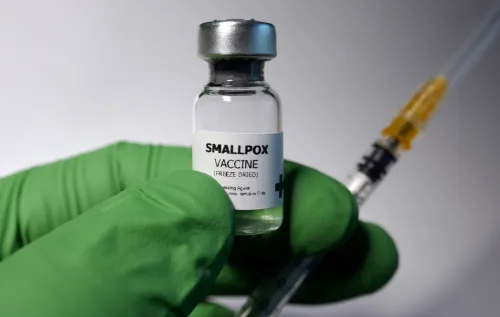 A varíola matou 300 milhões no século XX e devastou povos indígenas sem imunidade. A doença atingia igualmente todas as classes sociais com alta letalidade e sequelas graves.