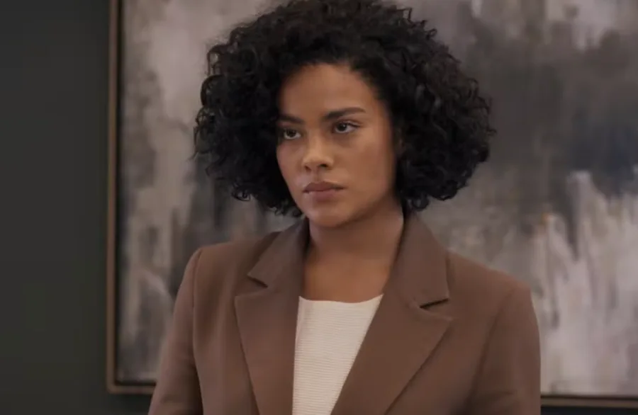 Em Vale Tudo, Odete manda Fátima apagar post e jovem protesta — Foto: Globo