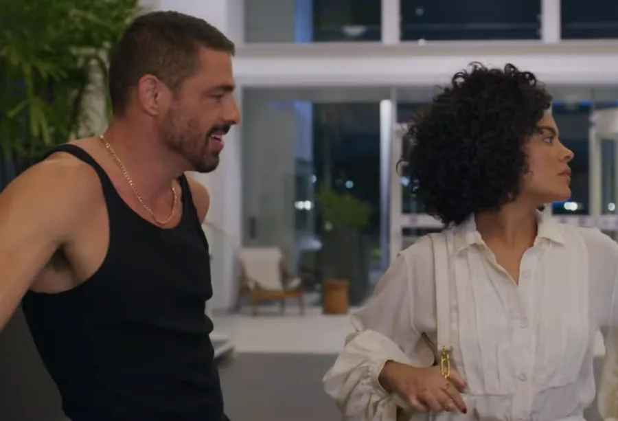 Fátima e César são flagrados juntos — Foto: Reprodução/TV Globo