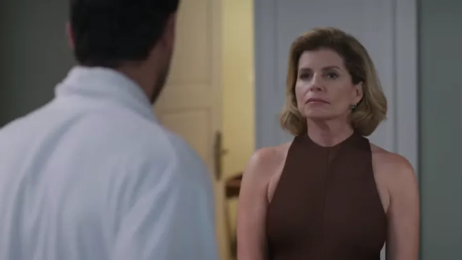 Em Vale Tudo, Odete avisa que vai se encontrar com Mário Sérgio — Foto: Globo