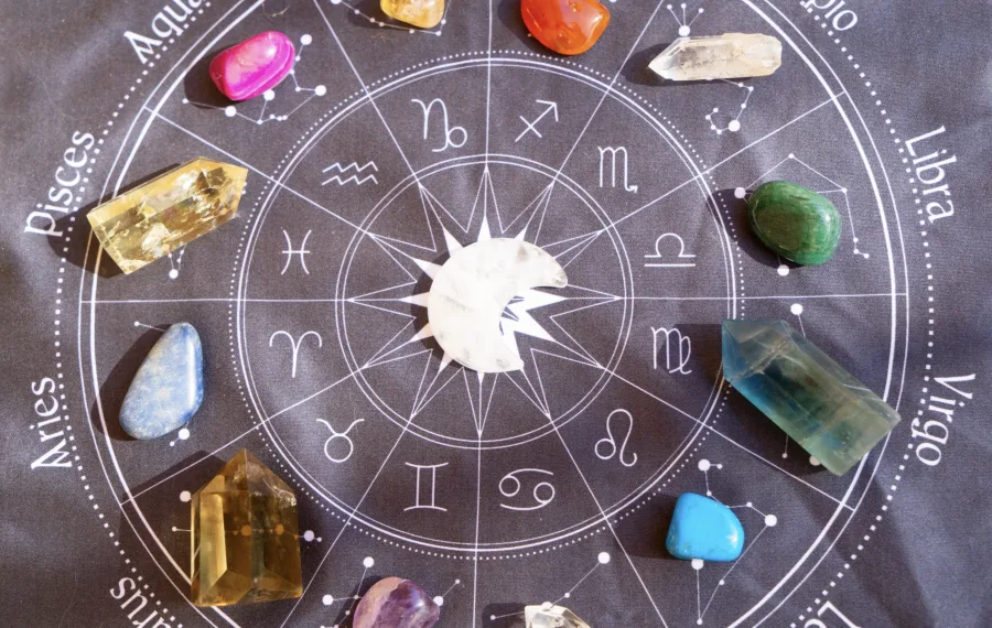 Transformações marcam esta quarta-feira, com trânsitos astrais que favorecem a inovação. Atenção para decisões que podem alterar rotas no trabalho e na vida pessoal.