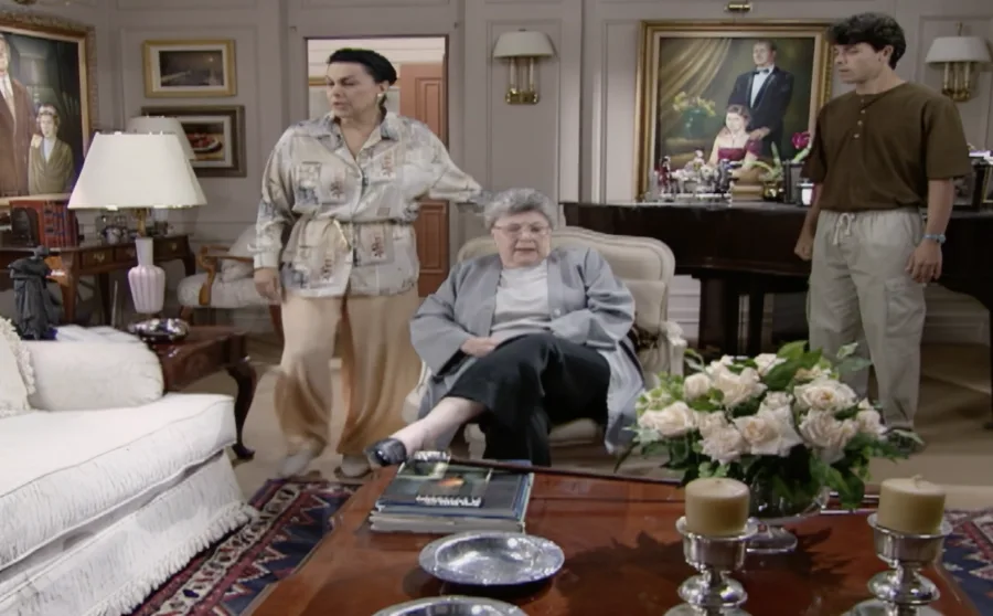 Resumo História de Amor hoje (18): Carlos revela casamento com Helena, Joyce organiza batizado e Leo conhece Lu em História de Amor
