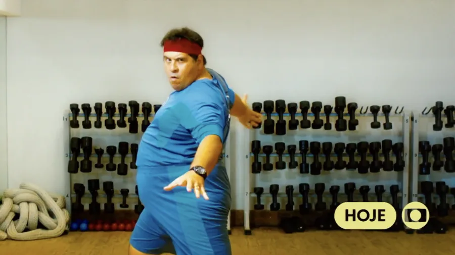 Comédia brasileira mostra casal que perdeu fortuna na TV aberta.