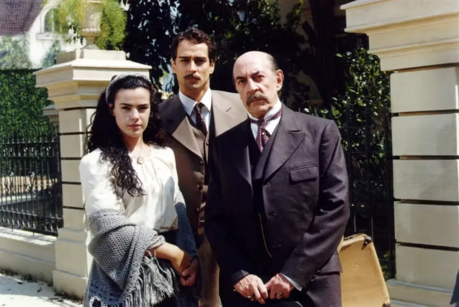Giuliana (Ana Paula Arósio), Francesco (Raul Cortez) e Marco Antônio (Marcello Antony), em Terra Nostra — Foto: Globo/Divulgação