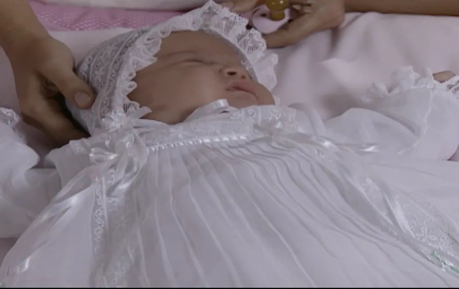 Joyce ignora Caio e desdenha ausência no batizado de História de Amor