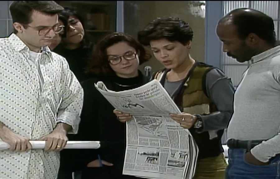 A notícia do roubo na boate estampou o jornal, repercutindo em diversos círculos sociais. O episódio, que já causava desconforto, ganhou contornos de espetáculo público.