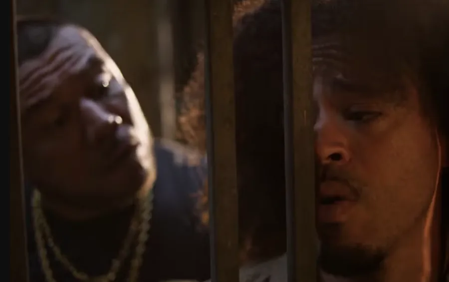 Ryan é ameaçado por bandidos em Dona de Mim — Foto: Globo