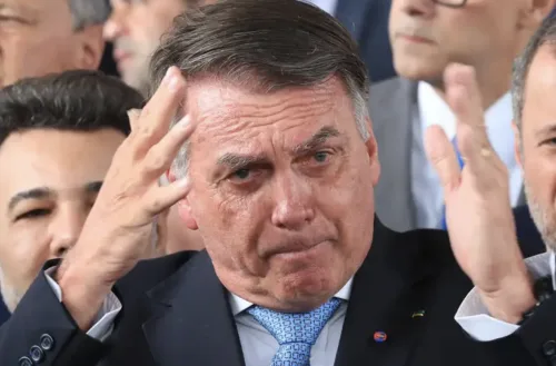 Moraes ordena reforço na casa de Bolsonaro após suspeita de fuga para embaixada