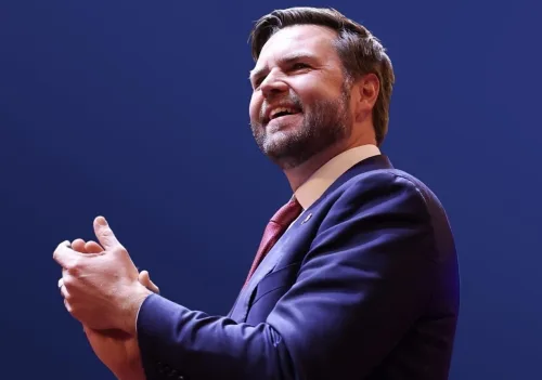 Saúde de Trump volta a ser alvo de especulação após fala de J.D. Vance