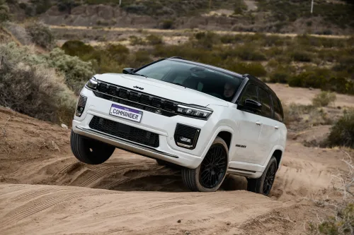 Jeep Commander 2026 chega ao Brasil com novo visual e redução de até R$ 19 mil nos preços