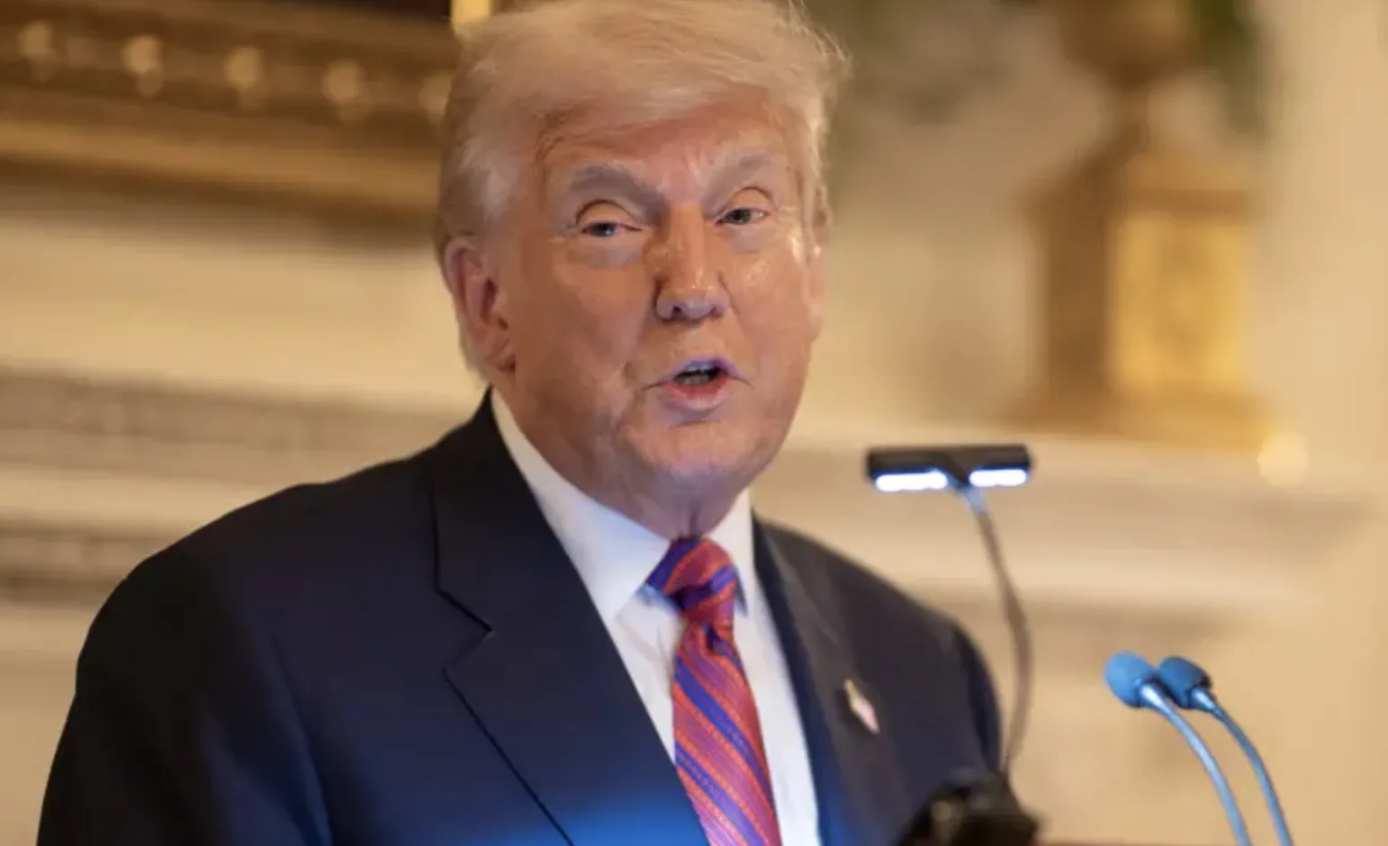 Trump tem compromissos cancelados pela Casa Branca, e a ausência de aparições públicas gerou rumores sobre sua morte. A internet transformou a madrugada em palco de especulações.